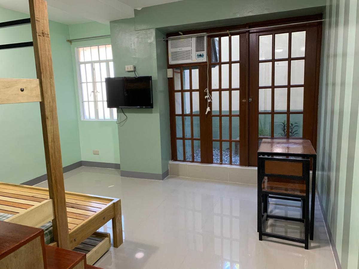 Beinte Singko De Marso Apartments Candon Exterior photo