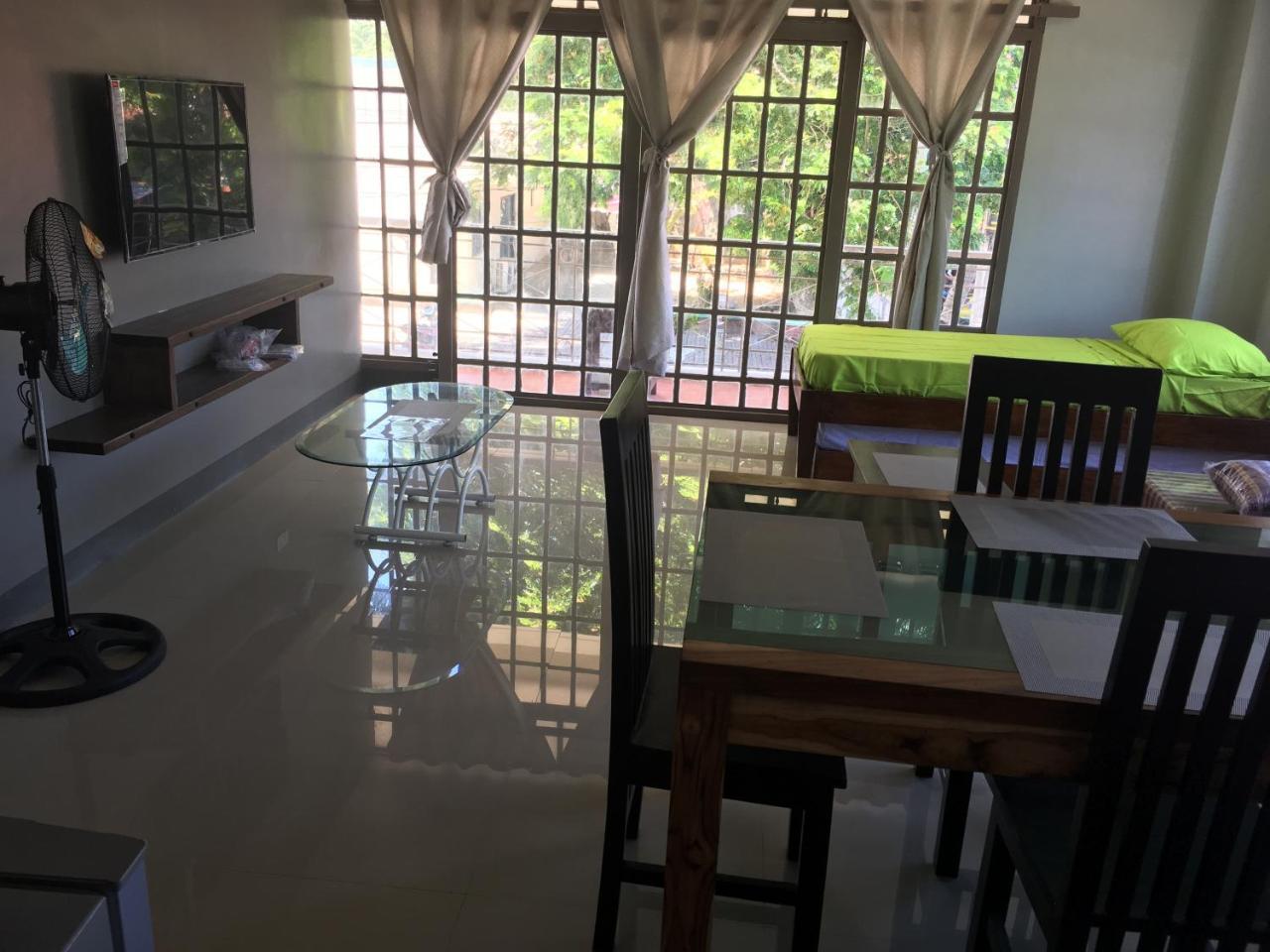 Beinte Singko De Marso Apartments Candon Exterior photo