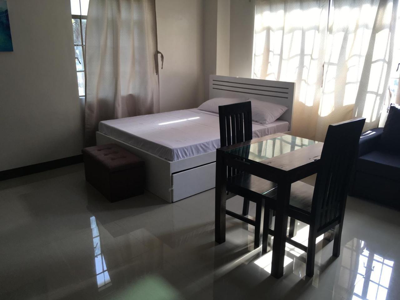 Beinte Singko De Marso Apartments Candon Exterior photo