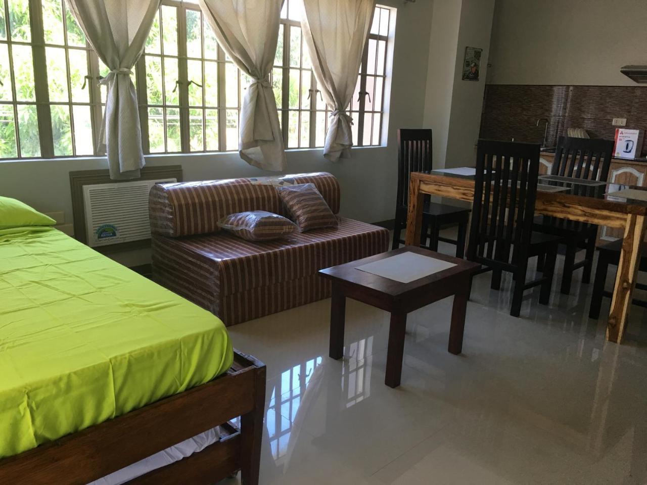 Beinte Singko De Marso Apartments Candon Exterior photo