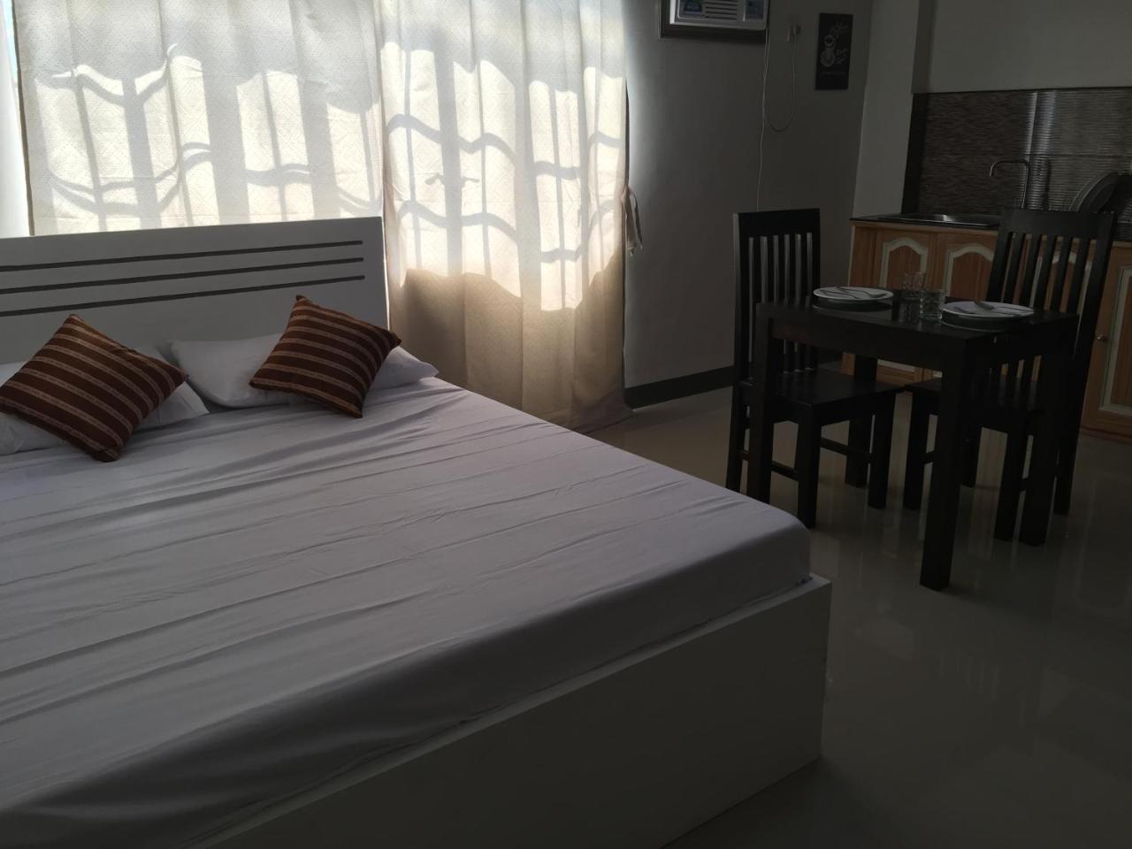 Beinte Singko De Marso Apartments Candon Exterior photo