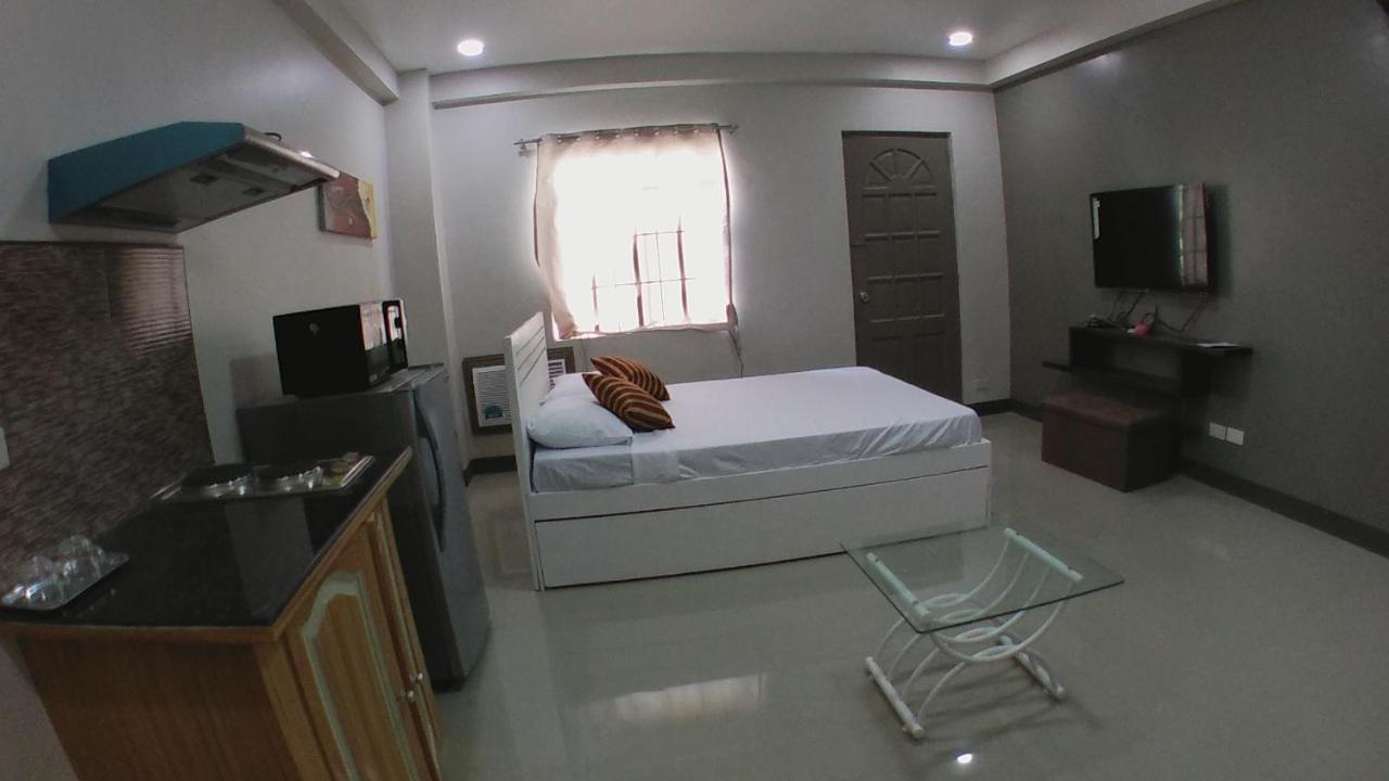 Beinte Singko De Marso Apartments Candon Exterior photo