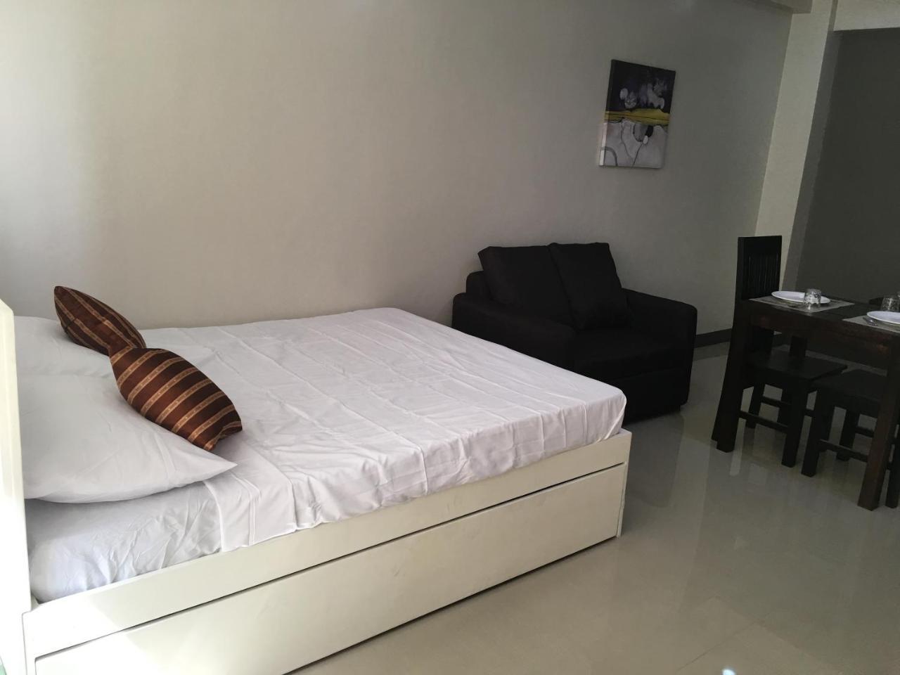 Beinte Singko De Marso Apartments Candon Exterior photo