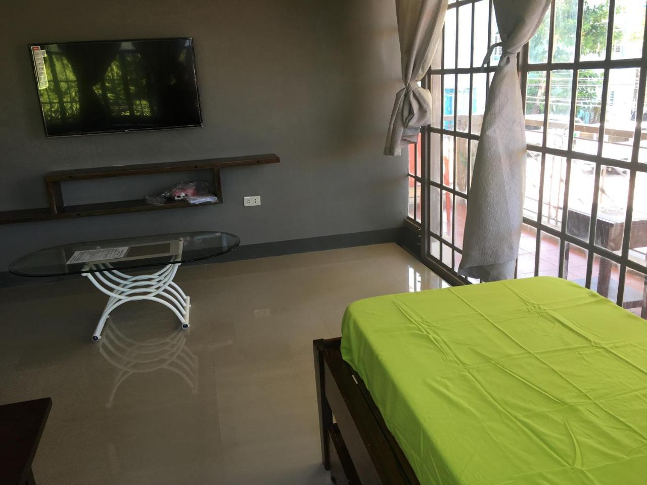 Beinte Singko De Marso Apartments Candon Exterior photo