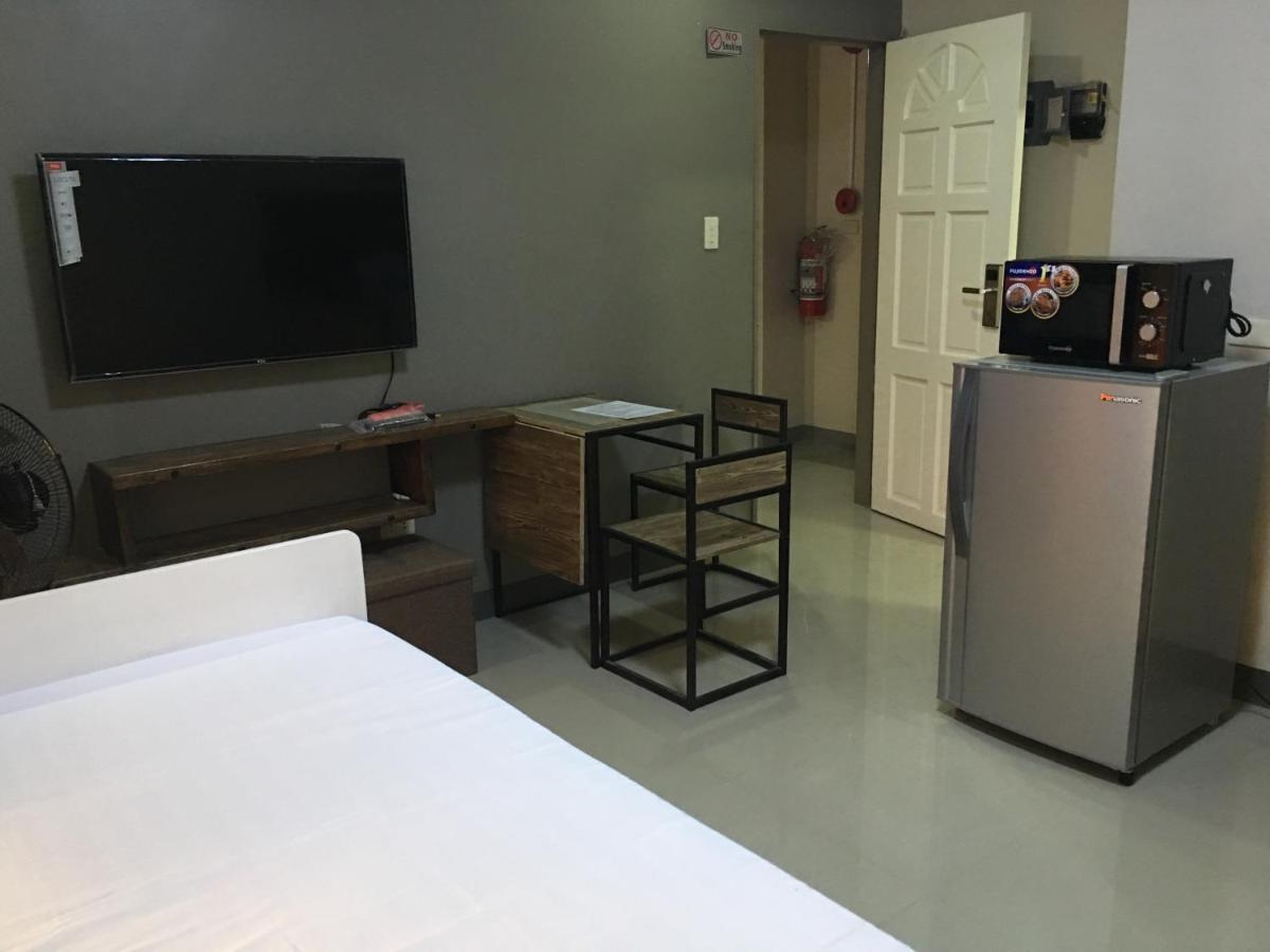 Beinte Singko De Marso Apartments Candon Exterior photo